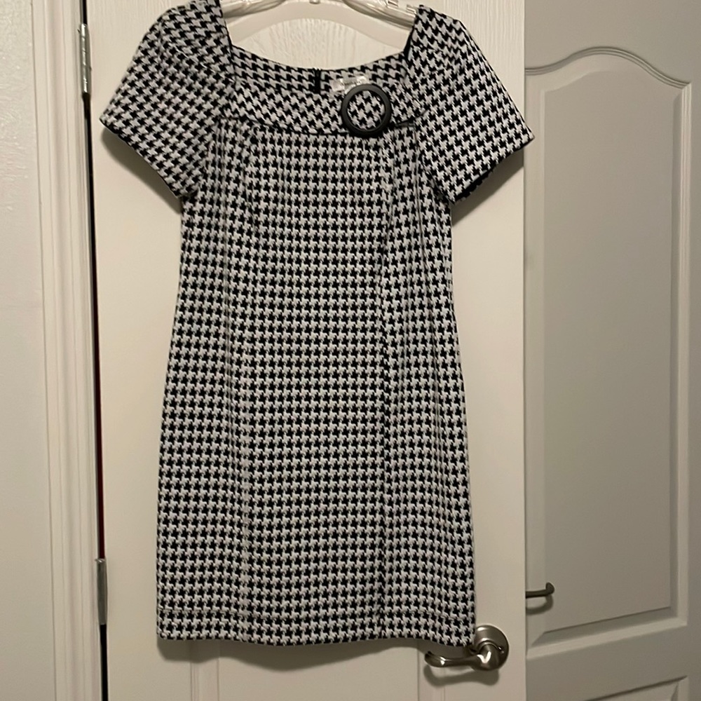 Dress Barn Black and White Houndstooth Short Sleeve Dress with Buckle